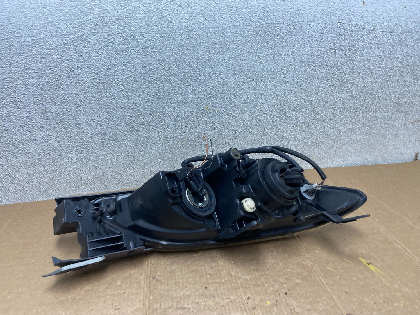 2004 to 2009 Mazda 3 Sedan Left Driver LH Side Halogen Headlight Oem AA1641 DW6