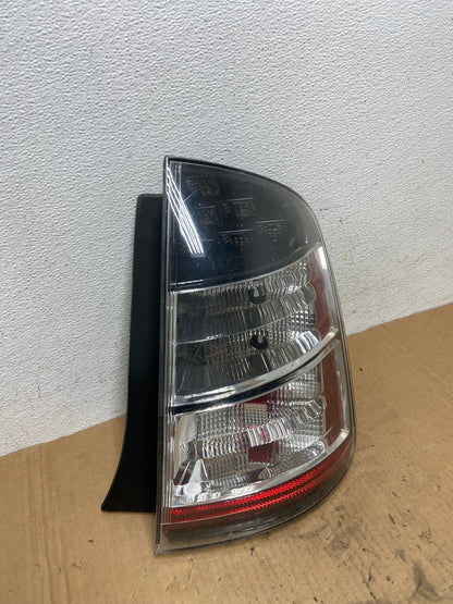 2004 - 2005 Toyota Prius Right Passenger Side Rh Tail Light AD2843 LK2