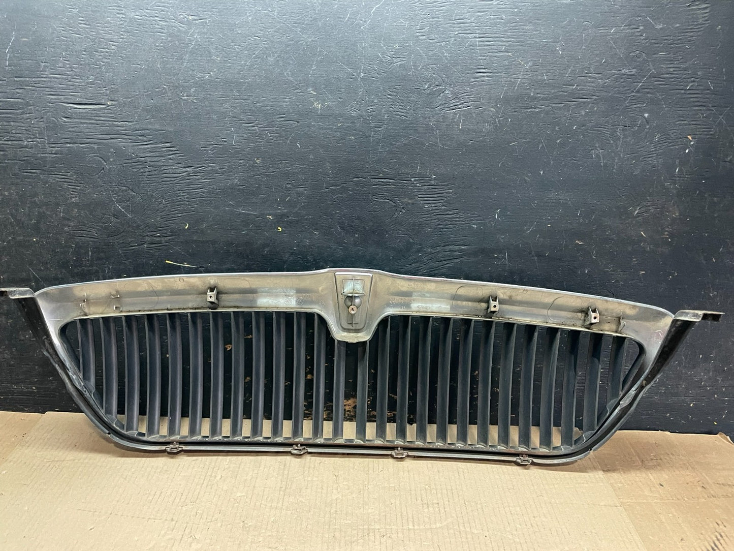 1998 to 2002 Lincoln Navigator Front Upper Grill Grille U7510 DG4