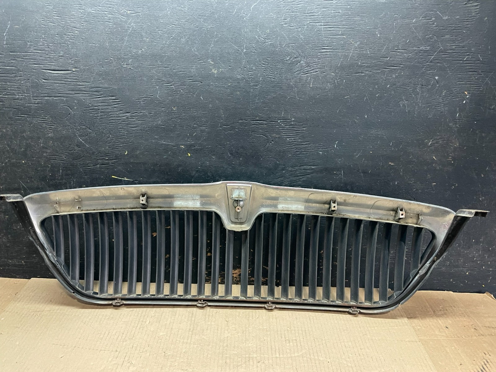 1998 to 2002 Lincoln Navigator Front Upper Grill Grille U7510 DG4