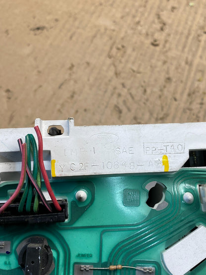 1997 to 2002 Ford Econoline E250 E350 Van Speedometer Instrument Cluster t16576