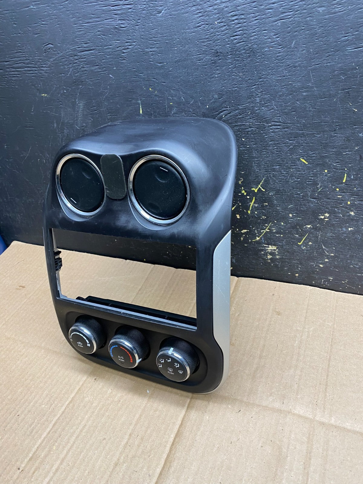 2011 to 2017 Jeep Compass Dash Climate Temperature Control Radio Bezel aa4576 DG1