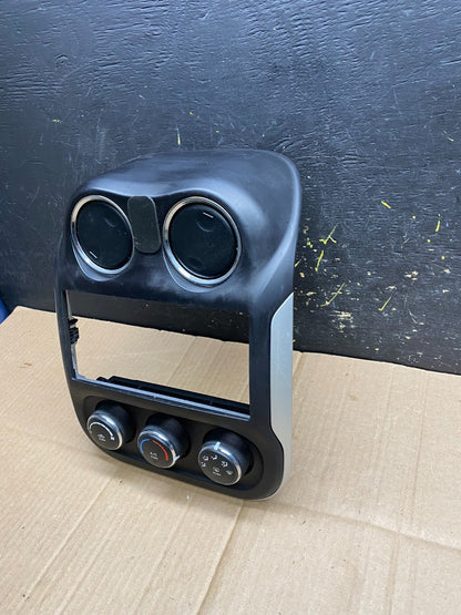 2011 to 2017 Jeep Compass Dash Climate Temperature Control Radio Bezel aa4576 DG1