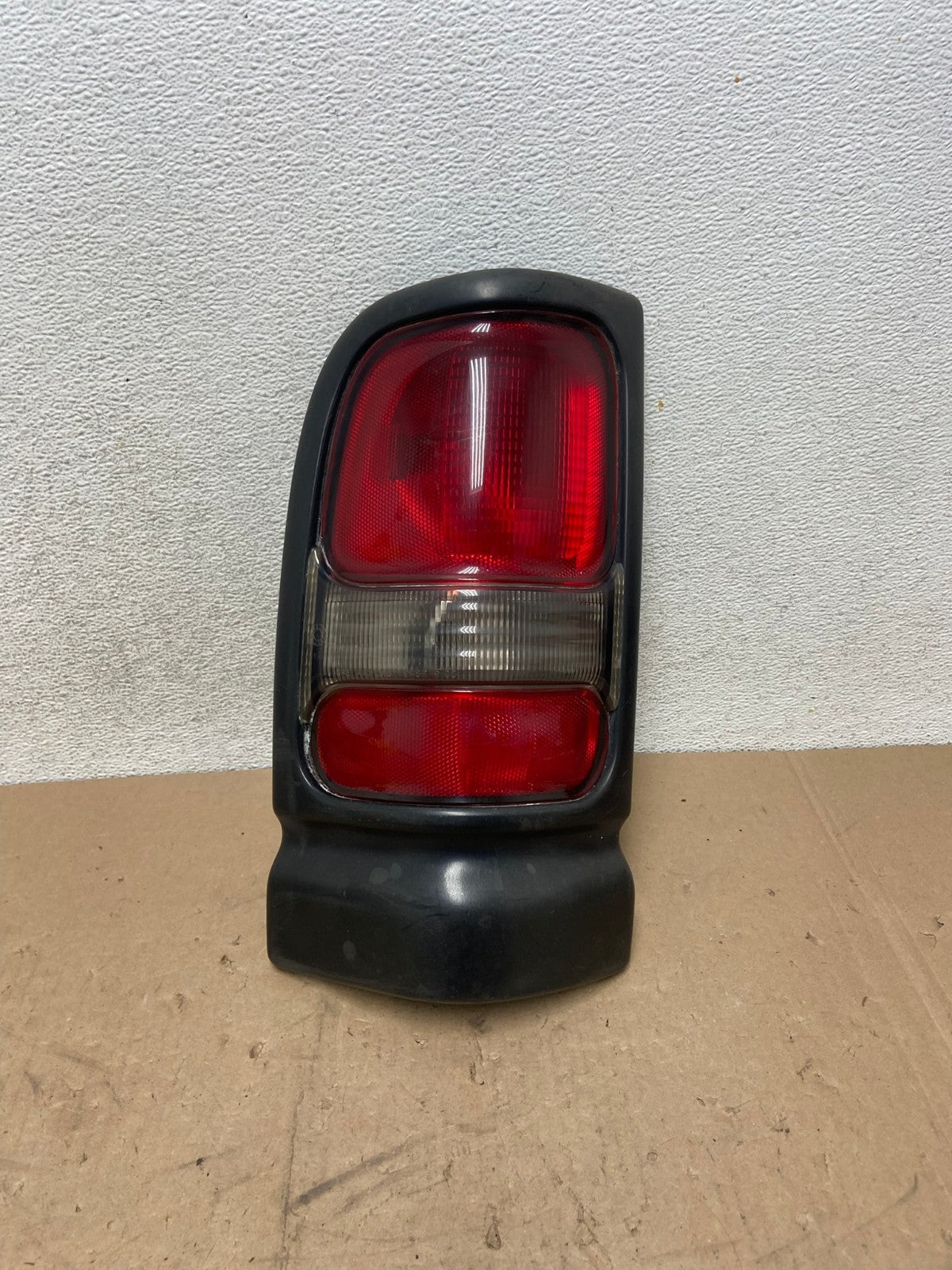 1994 to 2001 Dodge Ram 1500 Left Driver LH Tail Light AG5298 LK0