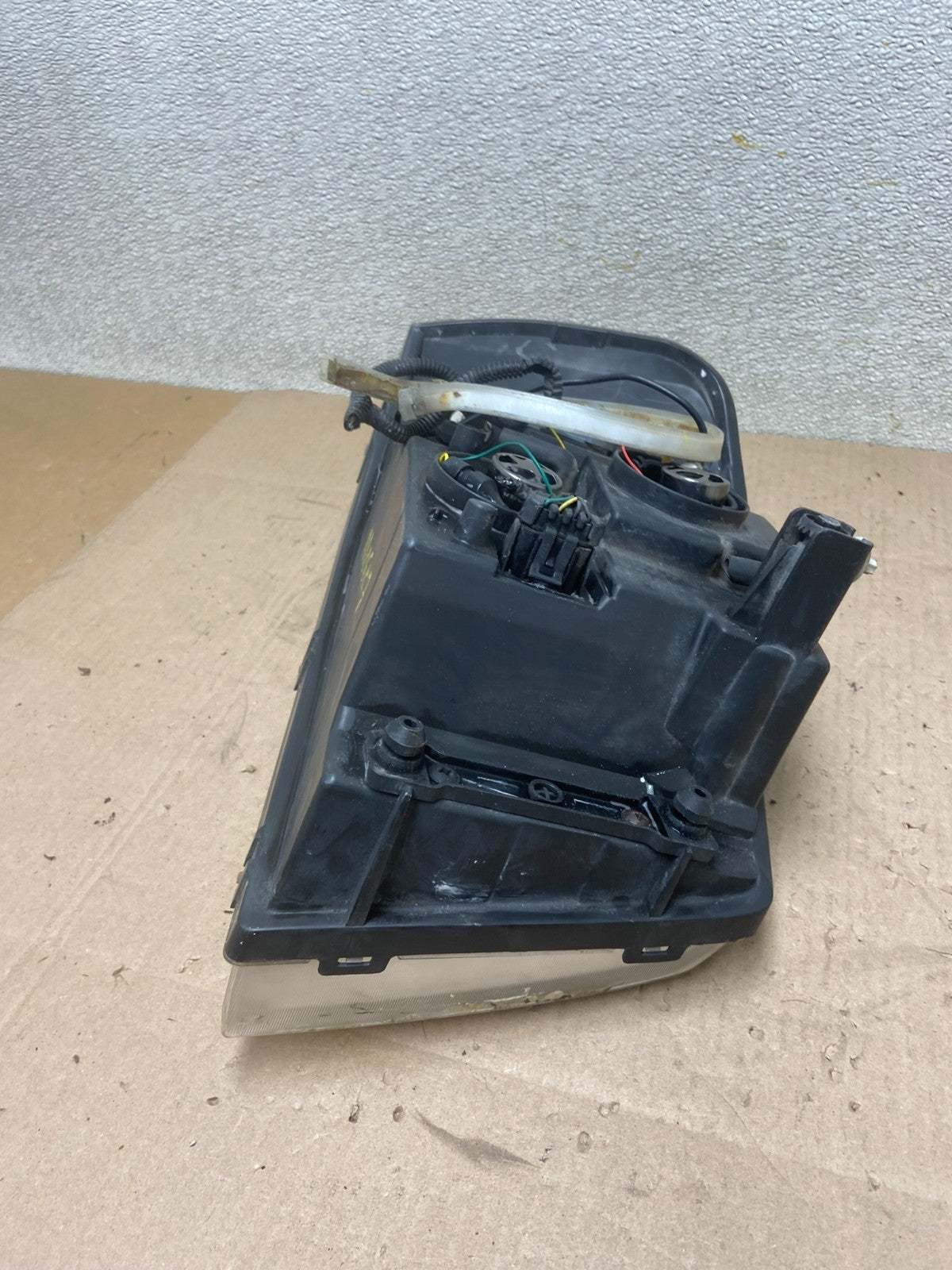 2002 to 2009 Gmc Envoy Left Driver Lh Side Headlight Halogen Oem AA0607 DW7