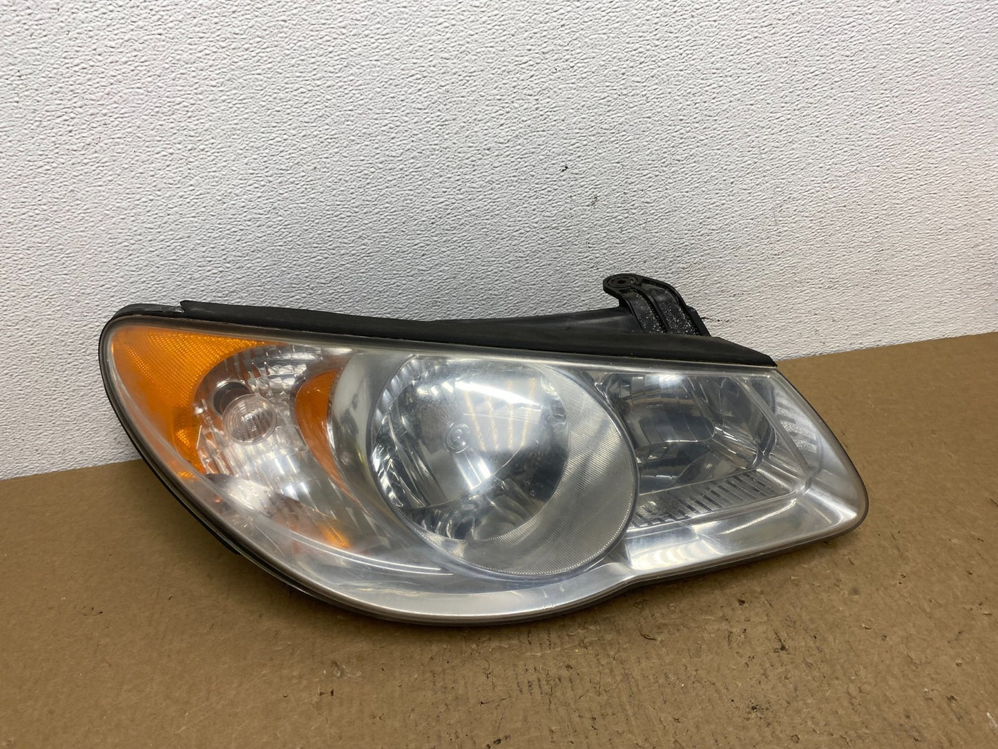 2007 2008 2009 2010 Hyundai Elantra Right Passenger Side Headlight AC1400 DW0