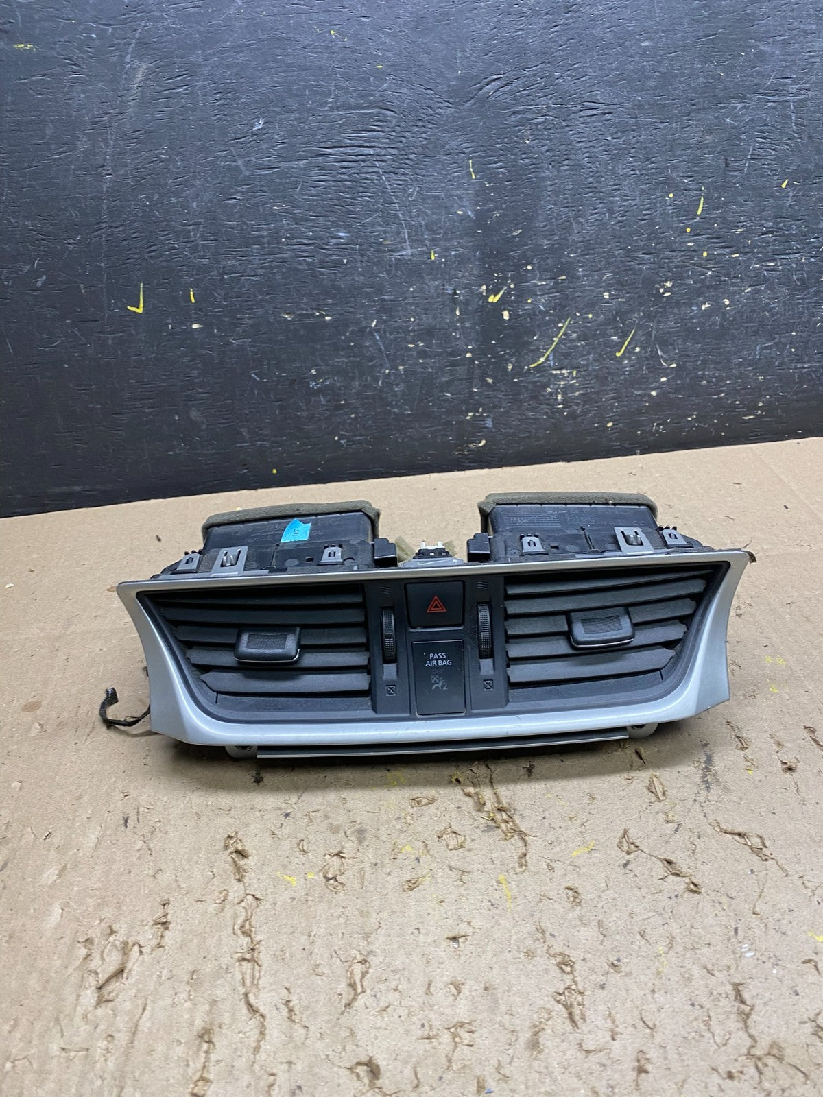 2013 to 2015 Nissan Sentra Air Vents Top Dash Center W/Hazzard Switch U5618 DG0