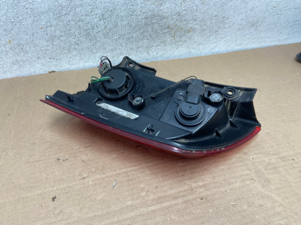 2004 to 2010 Infiniti Qx56 Left Driver LH Side Tail Light AH9417 LK6