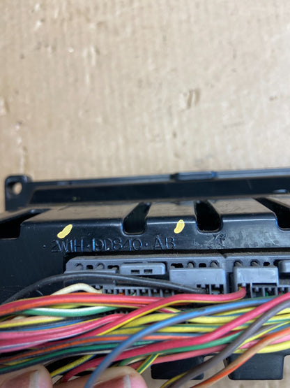 2003 to 2006 Lincoln Town Car Climate Control Panel ae4244 DG4