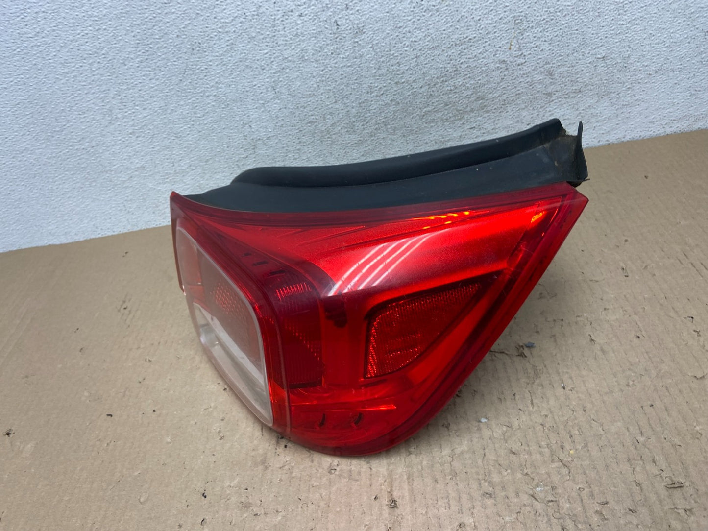 No Led Trim 2013-2015 Chevrolet Malibu Right Passenger Side Tail Light AE9836 LK1