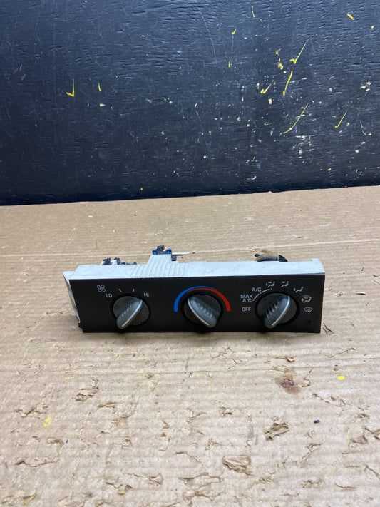 2001 - 2007 GMC Chevrolet Express 1500 Climate Control A/C W1998 DG0
