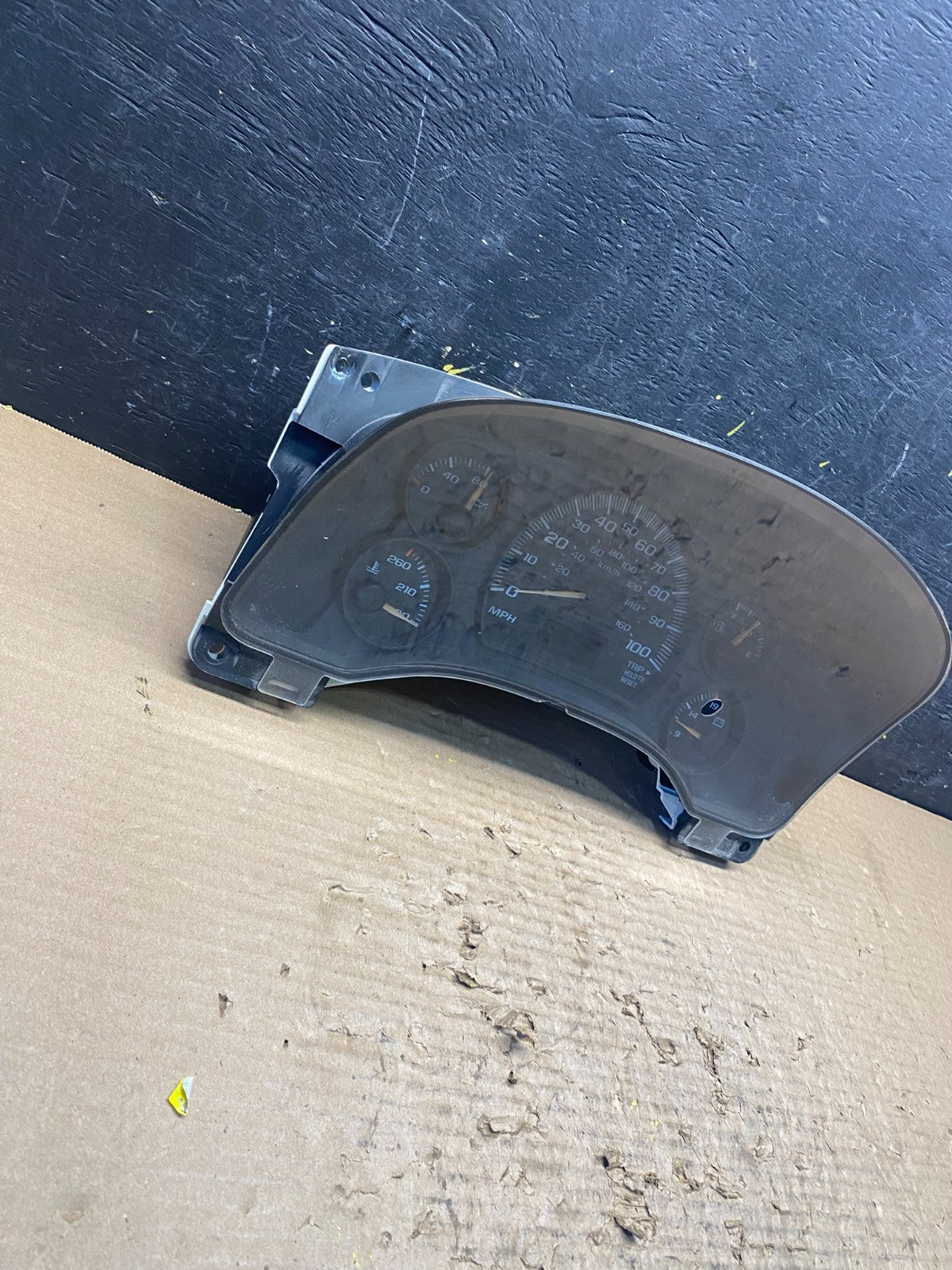2004 to 2007 Chevrolet Express Speedometer Cluster Gauge S8997 DG1