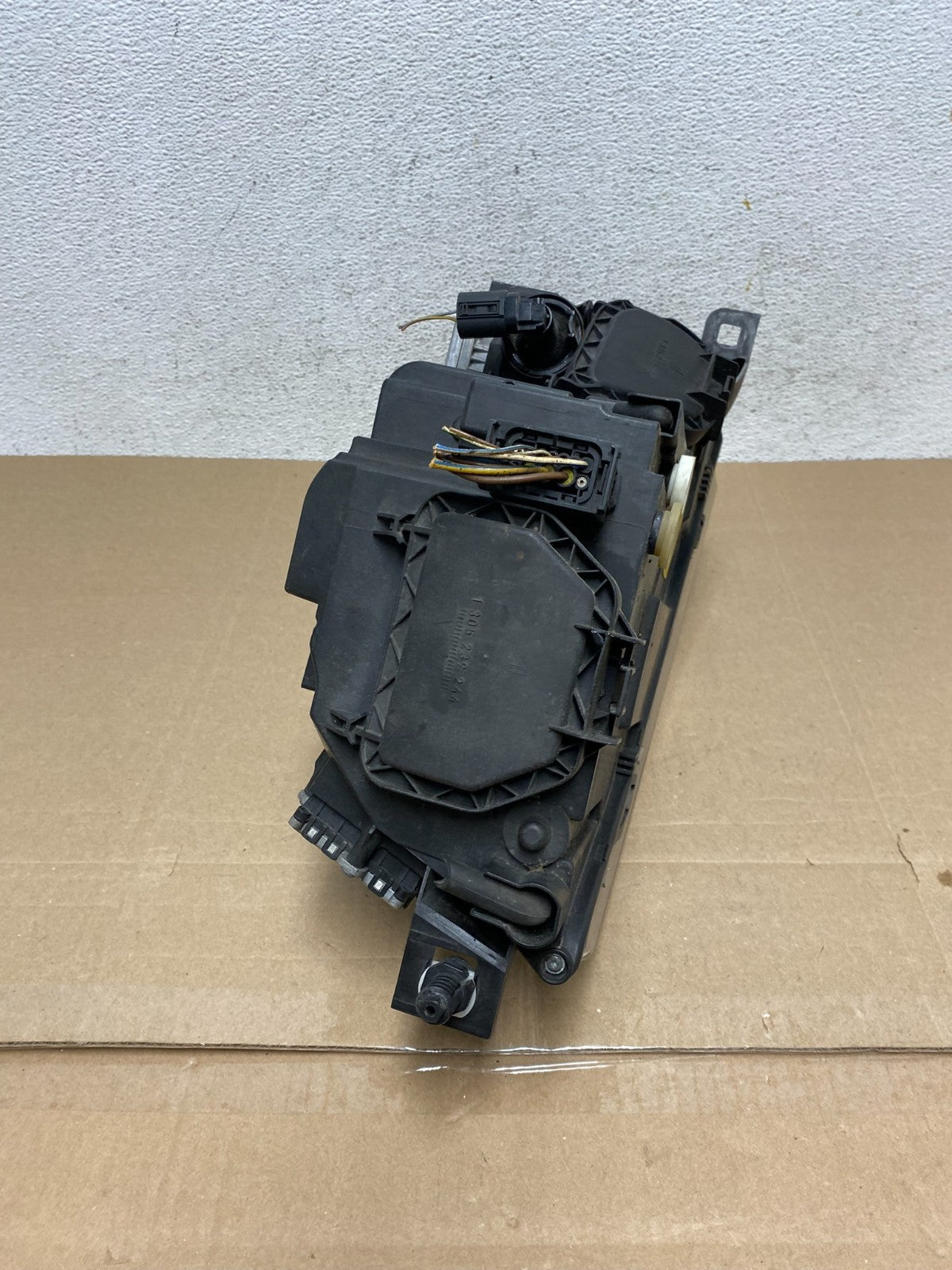 2004-2007 Bmw 645Ci 650I M6 E63 E64 Right Passenger Xenon Headlight AE48546