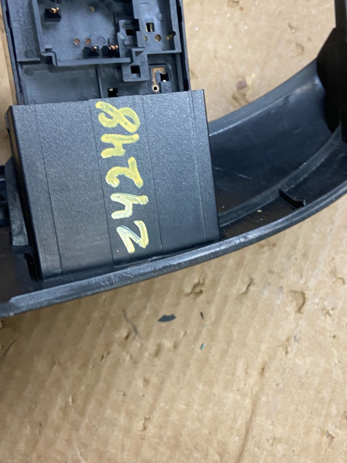 2004 to 2010 Toyota Sienna Right Side Radio Switches Bezel Trim z4248 DG5