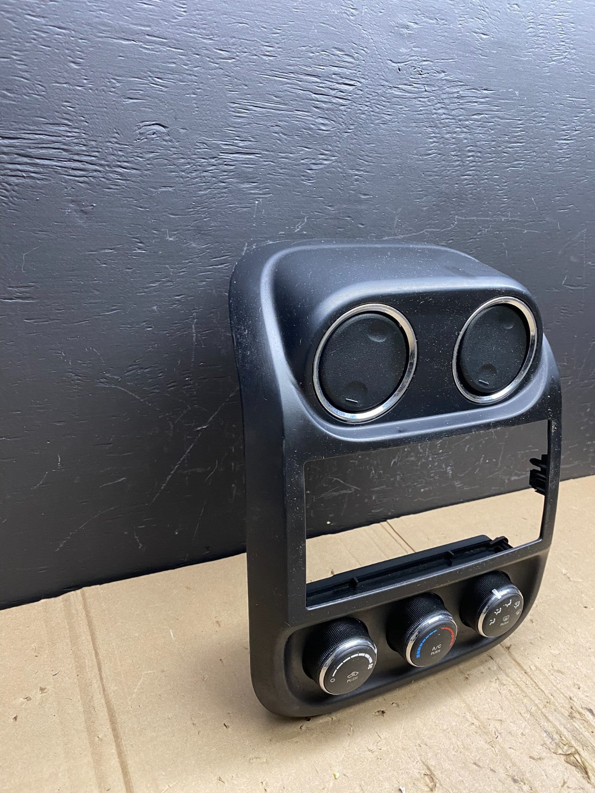 2011 to 2017 Jeep Compass Dash Climate Temperature Control Radio Bezel AB9022 DG2