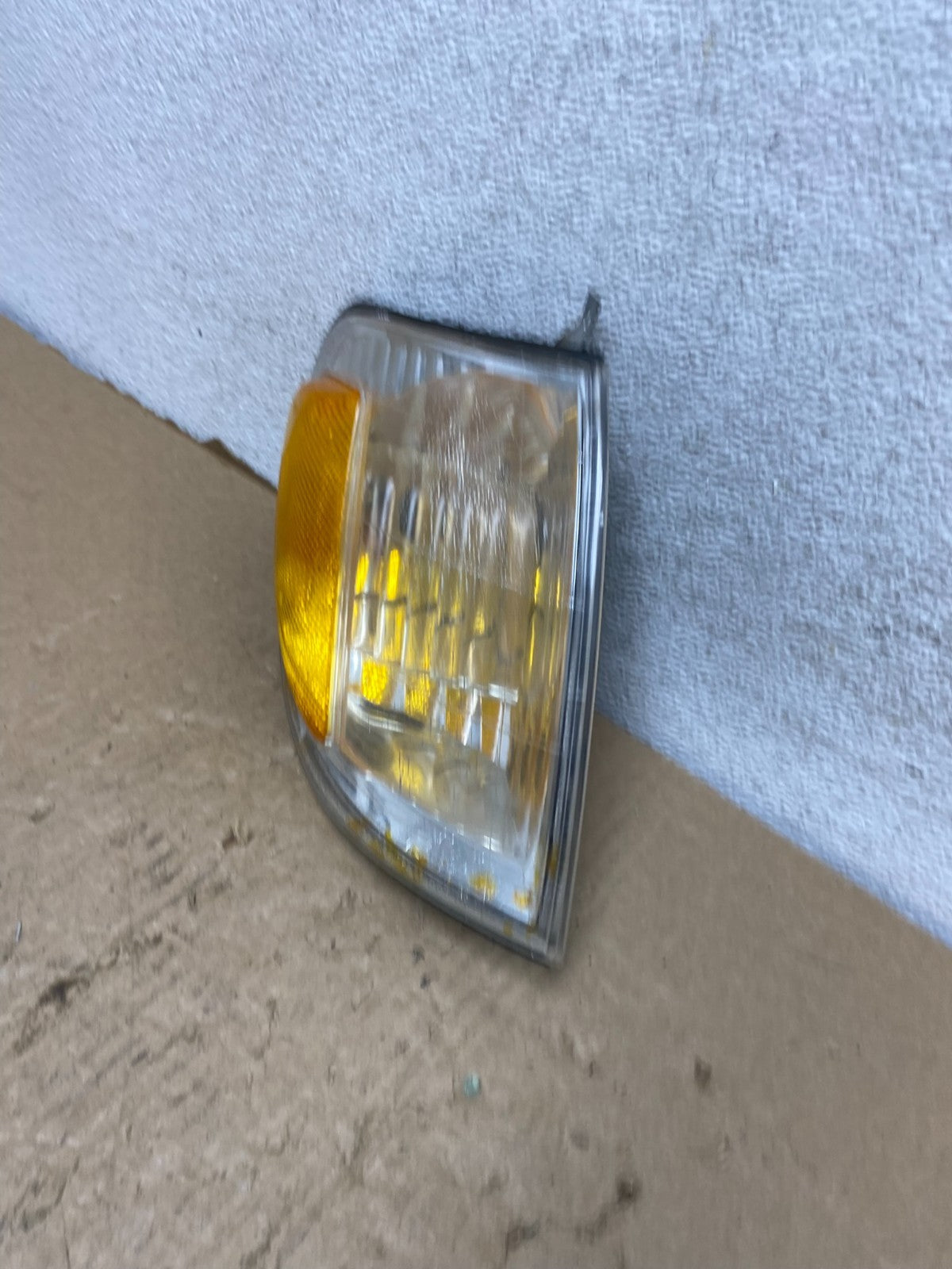 2000 to 2004 Toyota Tundra Right Passenger RH Side Turn Signal Light AF8206 DW1