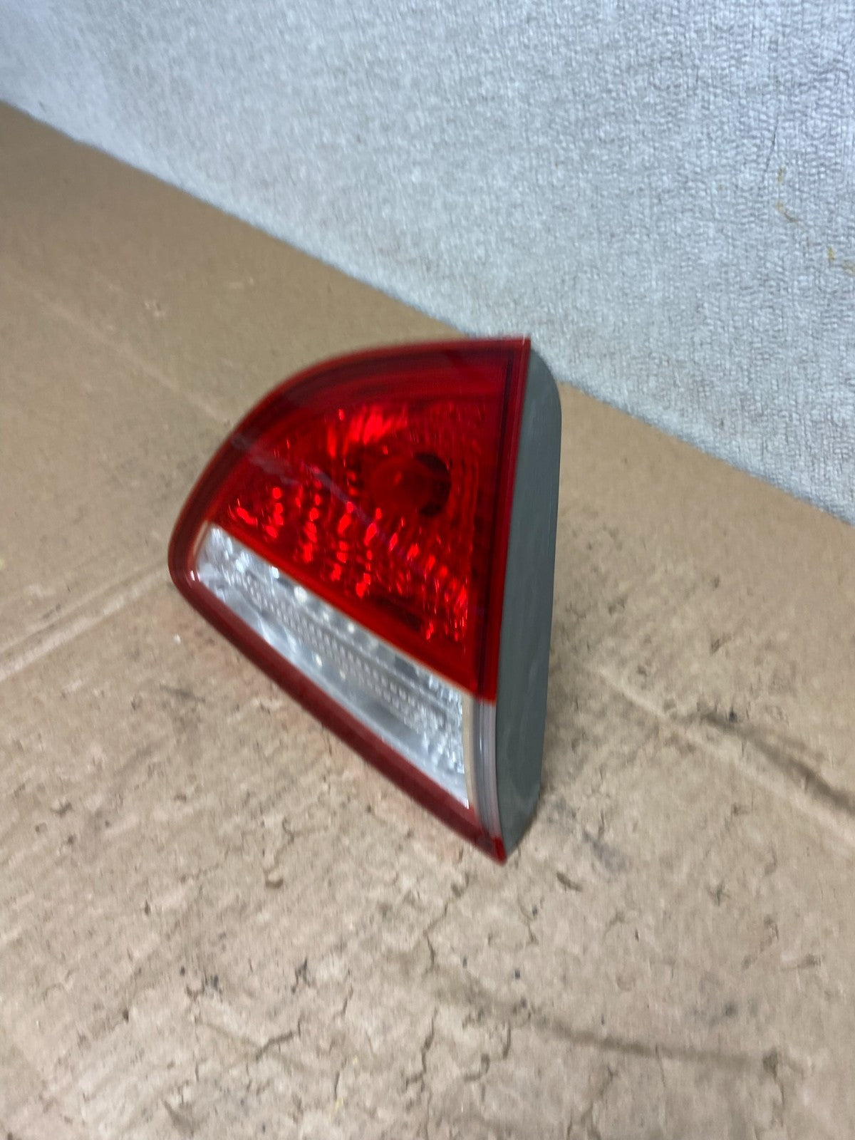 2007 to 2012 Hyundai Veracruz Inner Tail Light Left Driver Side OEM Y8996 DW1