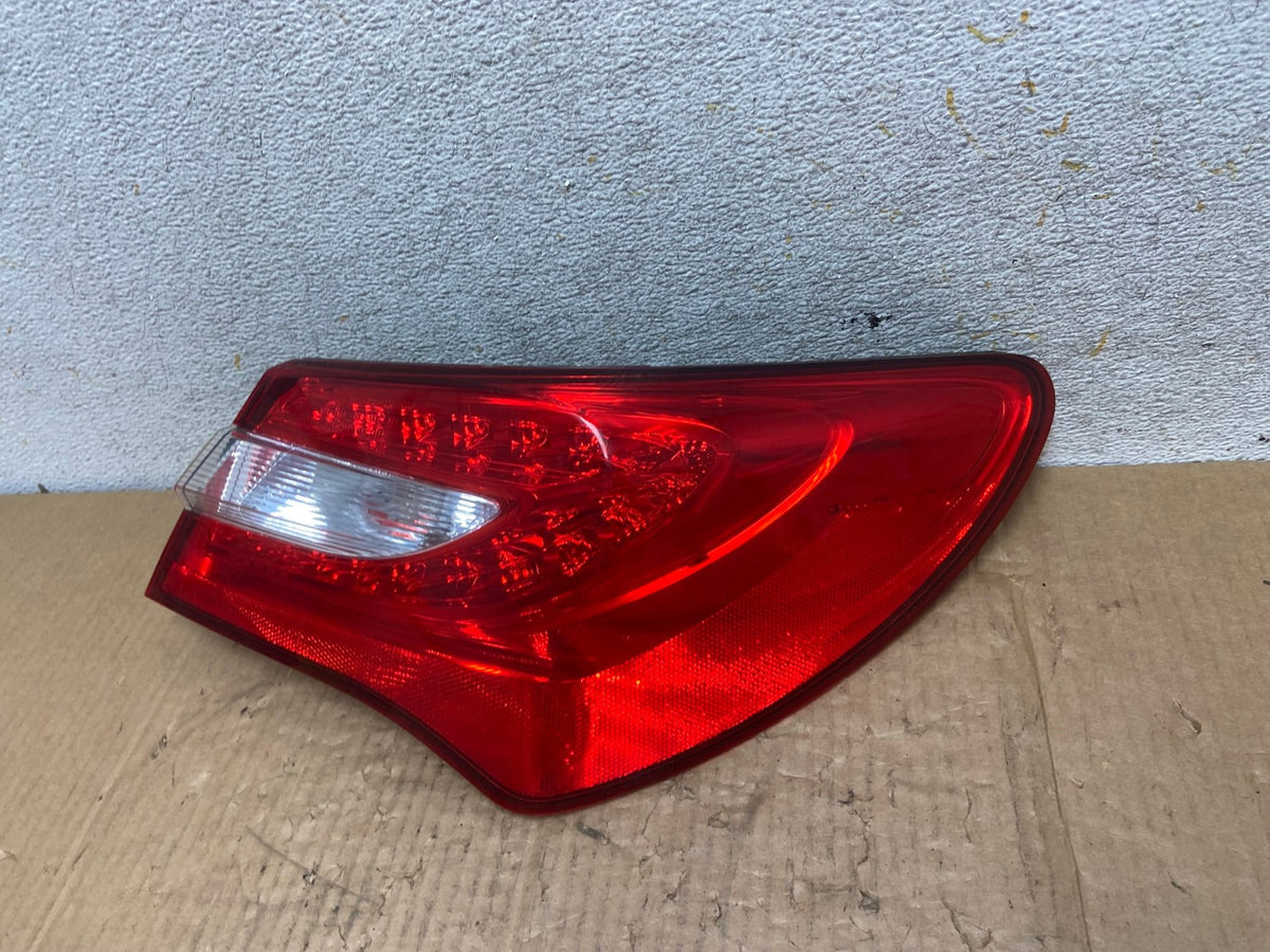 2011-2014 Chrysler 200 Sedan Right Passenger Side RH Tail Light AI6845 LK1