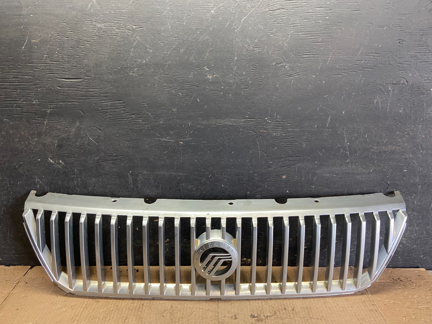 2004 to 2007 Ford Freestar Front Grill Grille 3F23-17K945 OEM Q5943 DG0
