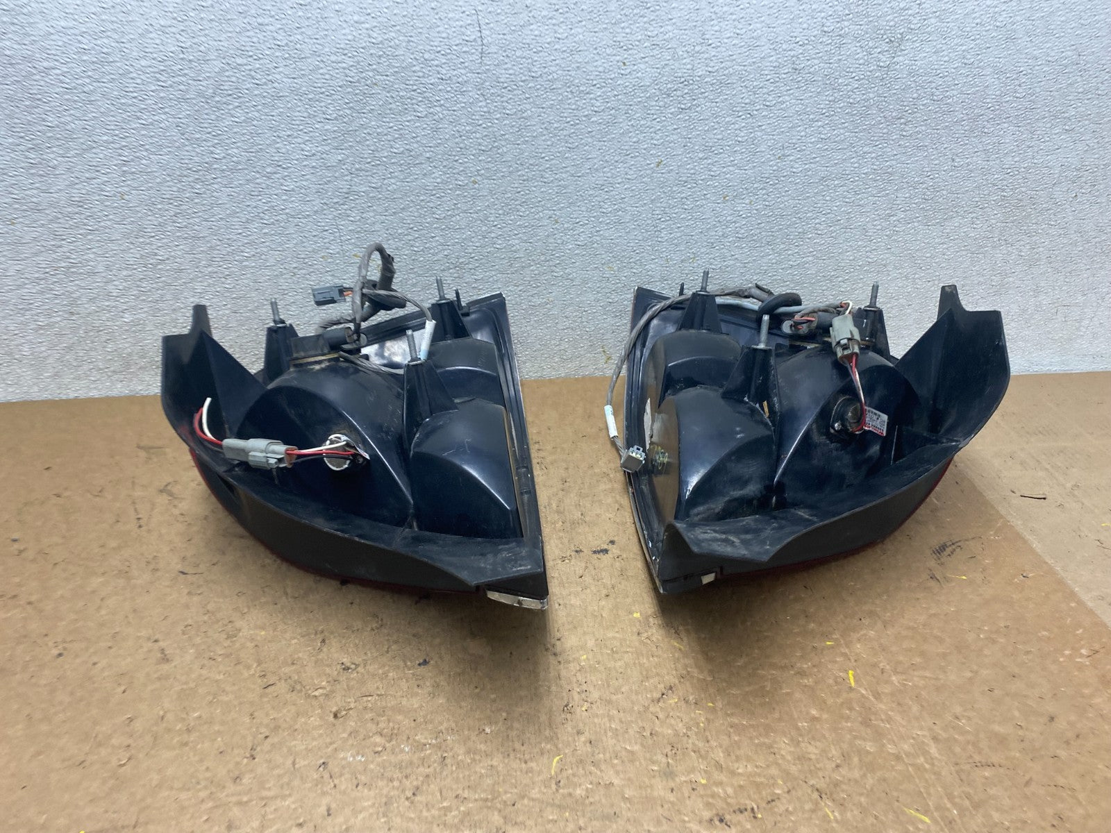 1998-2003 Ford Crown Victoria Left+Right Side Tail Lights T0989 DW9