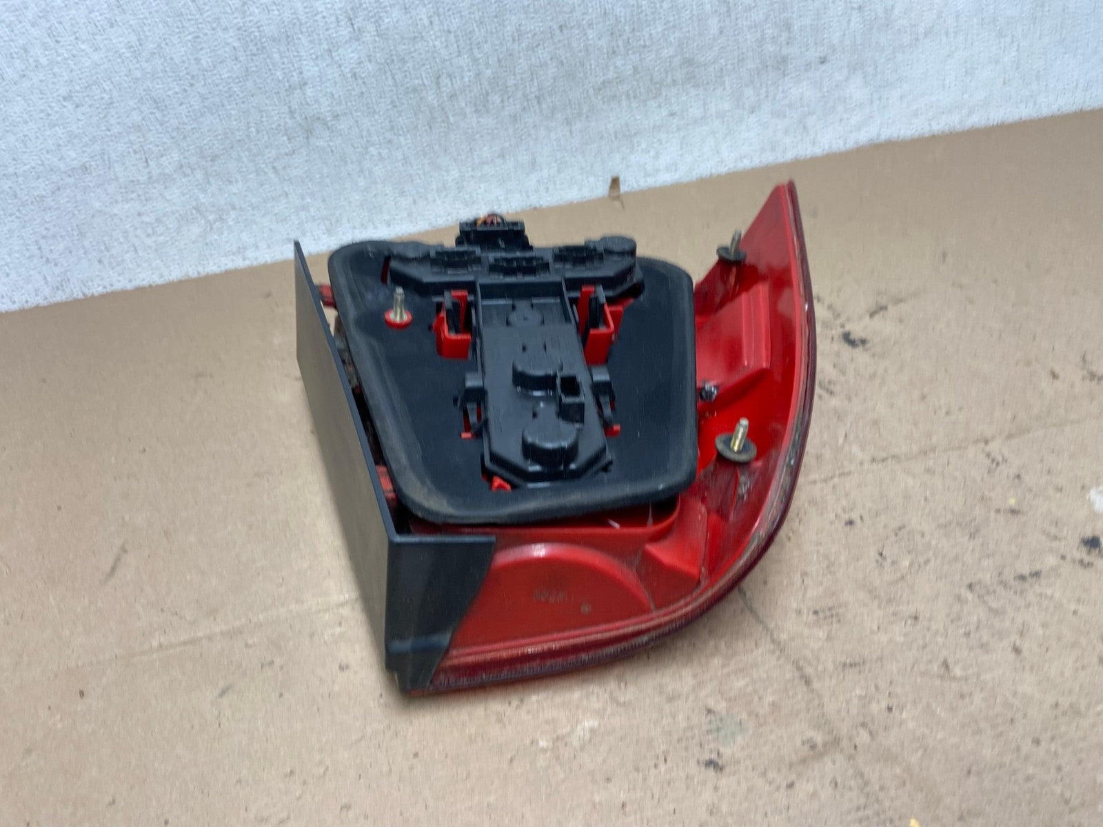 1999 to 2003 Volkswagen Jetta Sedan Right Passenger Tail Light AF5123 LK5