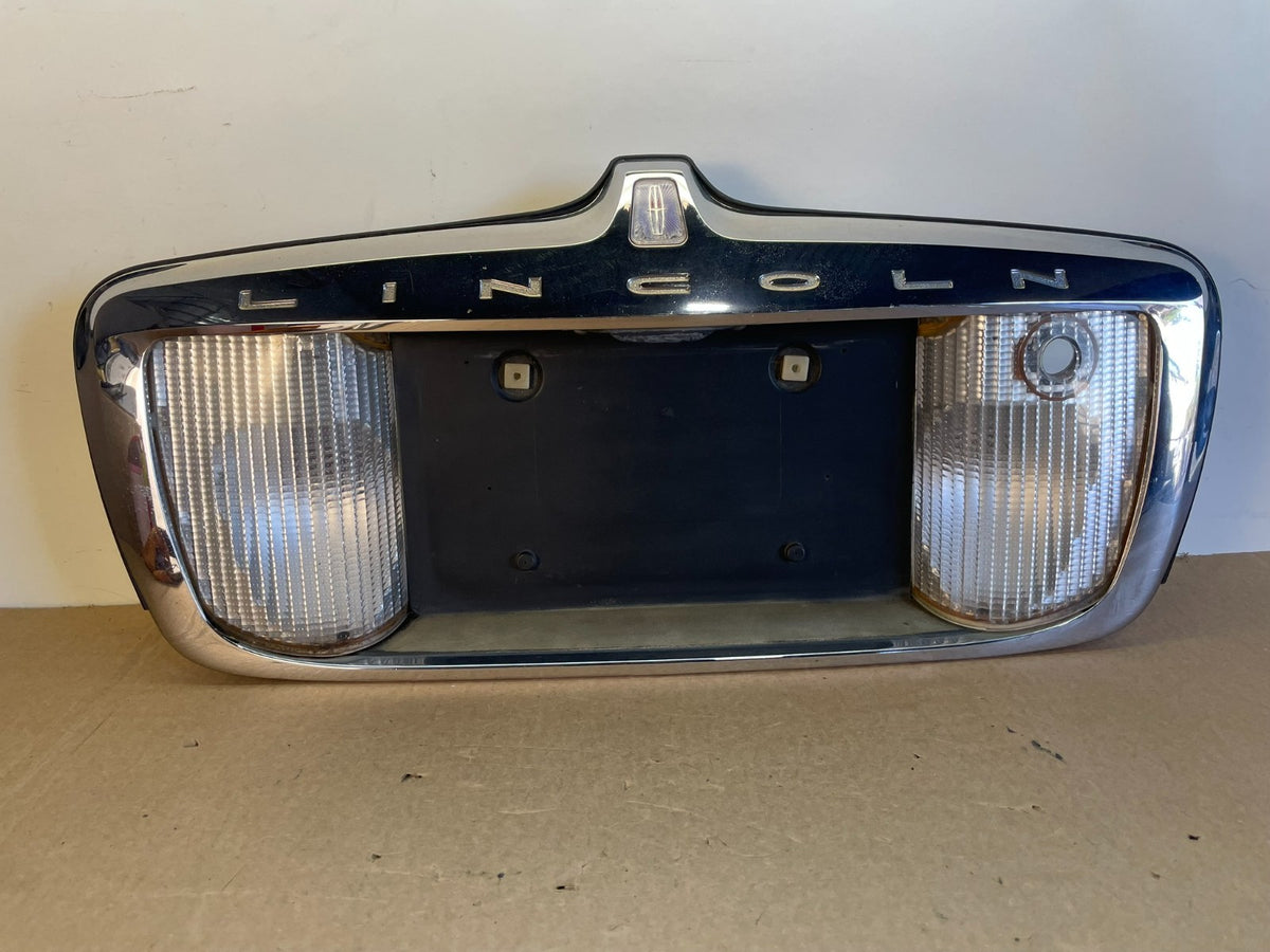 1998-2002 Lincoln Town Car Trunk Finish Panel Reverse License Plate ah0336 DG0