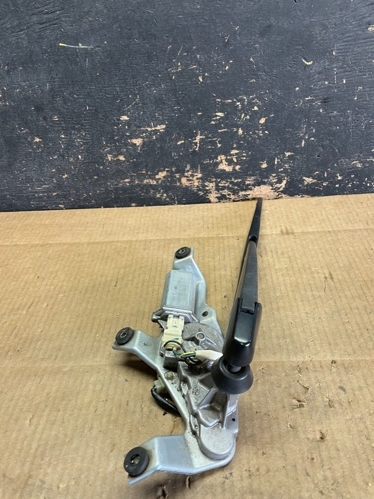 2005 to 2009 Subaru Legacy Outback Rear Windshield Wiper Motor AB28456