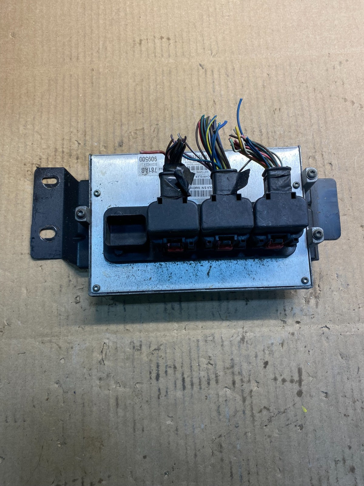 2005 to 2006 Jeep Liberty 3.7L ECU ECM PCM Engine Computer 56044781ag Z47372