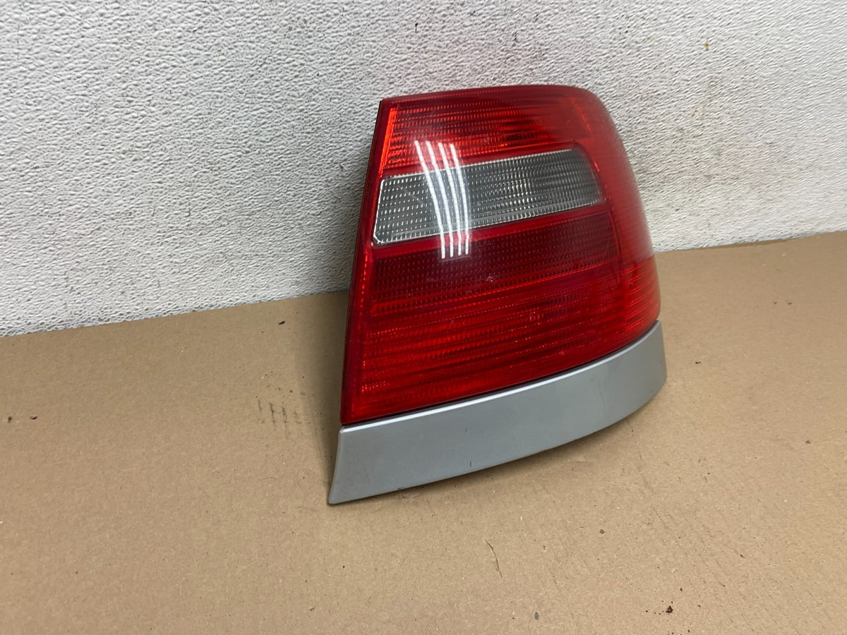 1999 to 2002 Audi A4 B5 Right Passenger Rh Side Tail Light AF2992 DG2