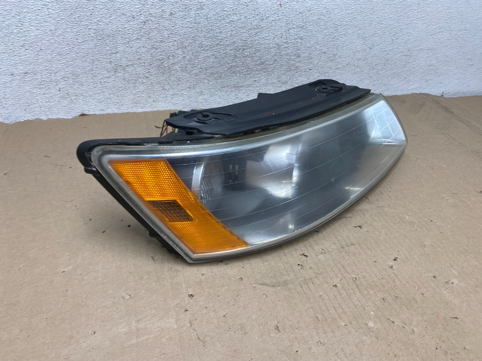 2006-2008 Hyundai Sonata Right Passenger Rh Side Headlight Halogen AG6890 DW2