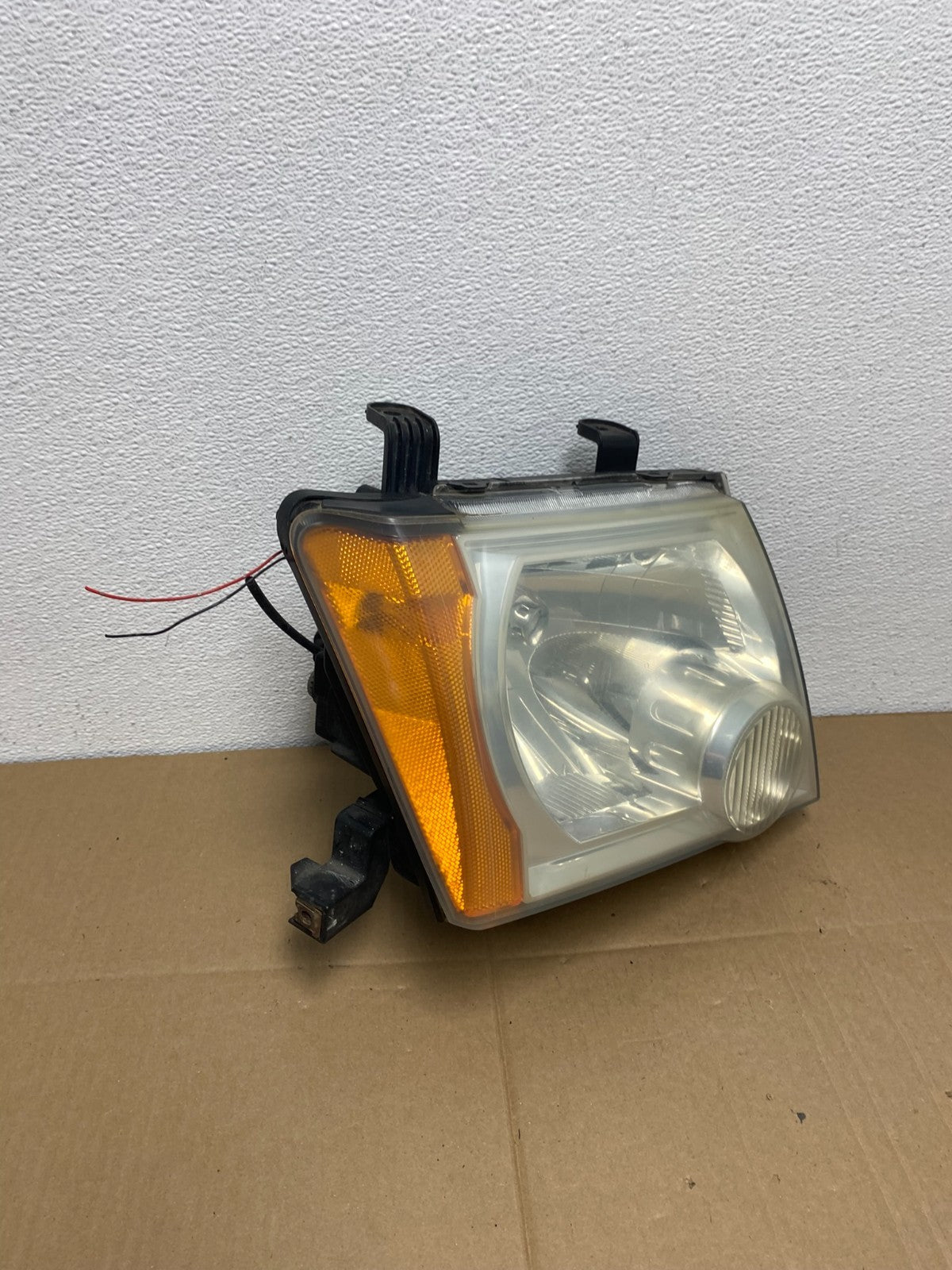 2005-2015 Nissan Xterra Right Passenger RH Headlight OEM AB8030 DW2