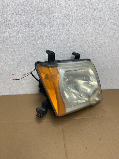 2005-2015 Nissan Xterra Right Passenger RH Headlight OEM AB8030 DW2