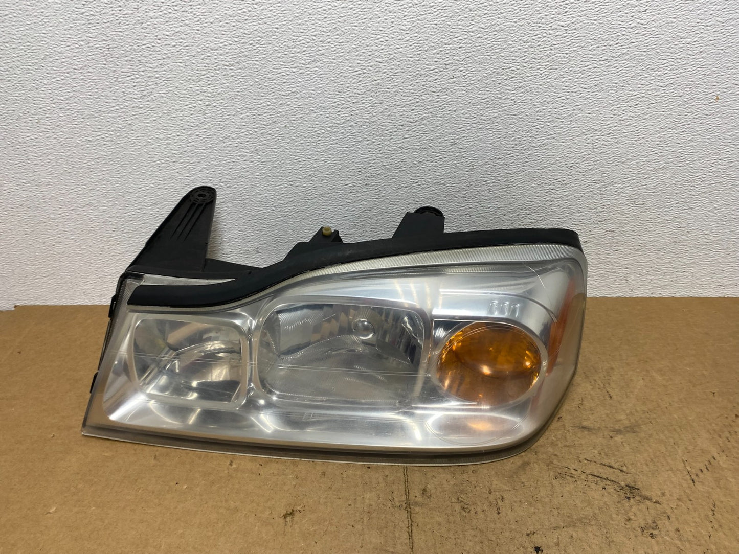 2006 to 2007 Saturn Vue Headlight Left Driver LH Side Halogen Oem AC3538 DW0