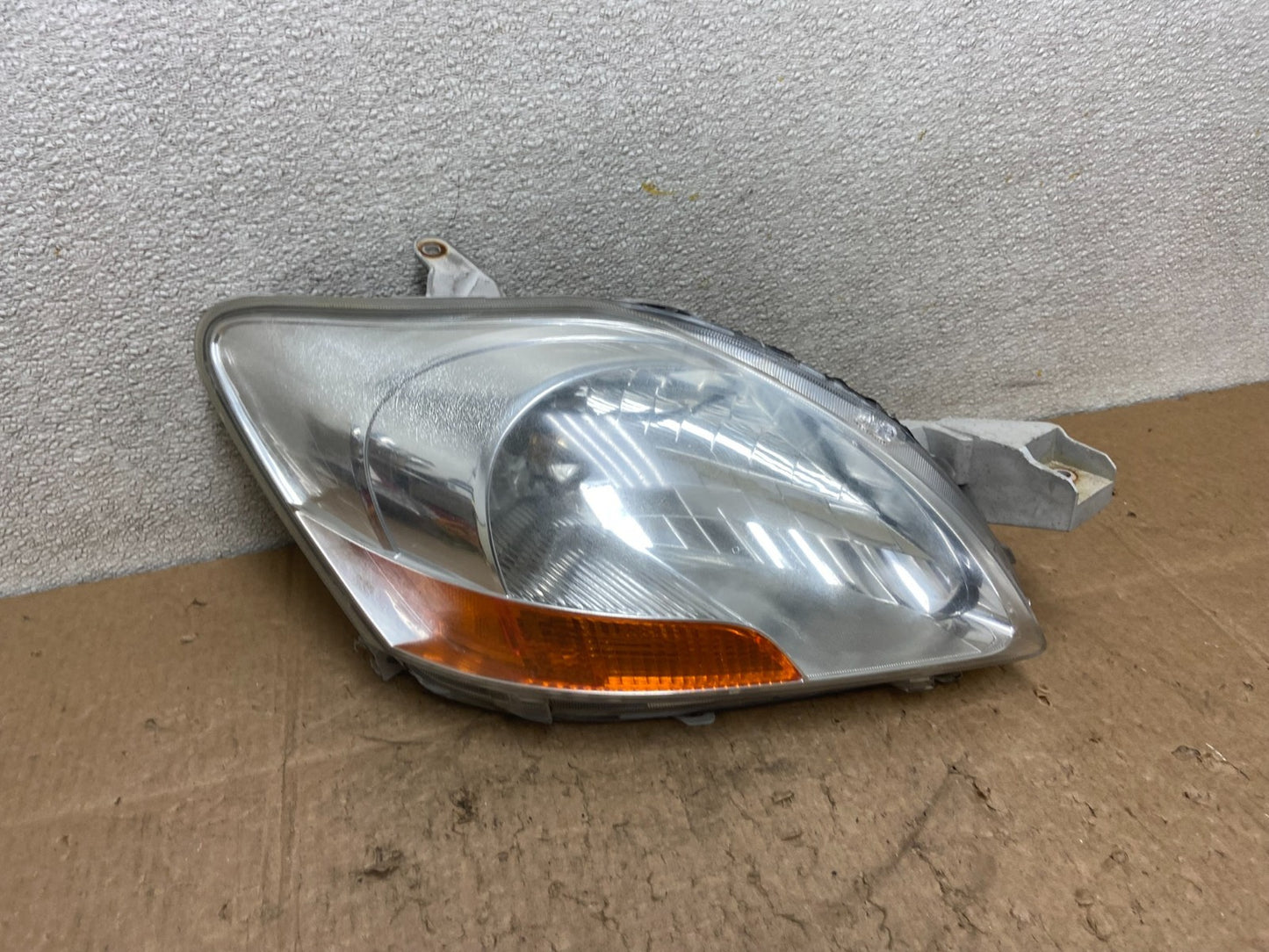 2007 2008 2009 Toyota Yaris Right Passenger RH Halogen Headlight Oem Z1065 DW0