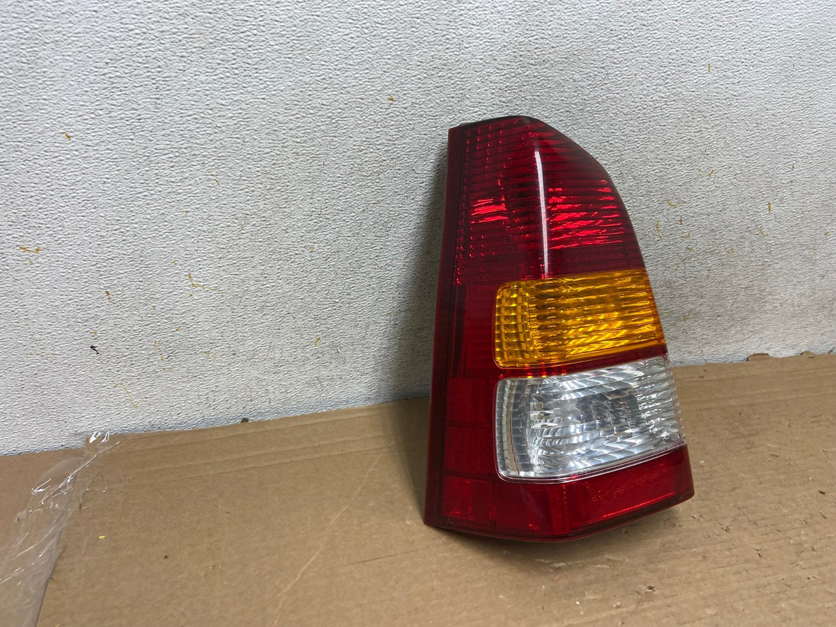 2001 2002 2003 2004 Mazda Tribute Left Driver Lh Side Tail Light AH8438 LK1