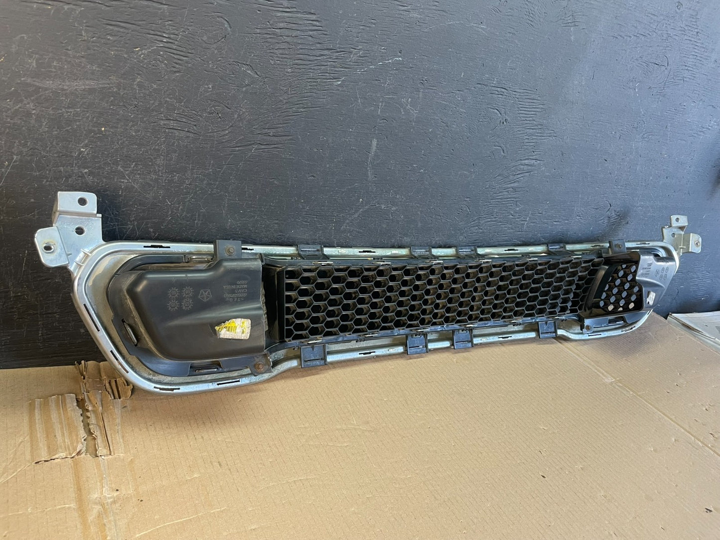 2014 to 2018 Jeep Cherokee Front Lower Bumper Cover Grille AE3576 DG5