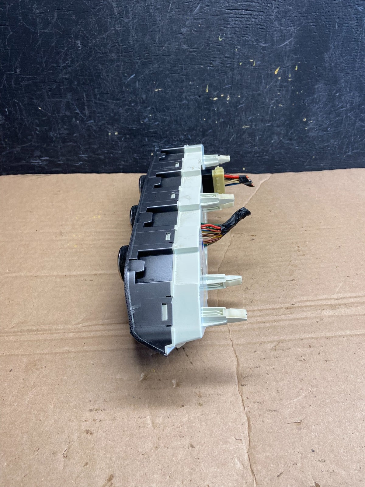 2012- 2015 Kia Rio Climate Control Panel Trim Air Vents V7560 DG2