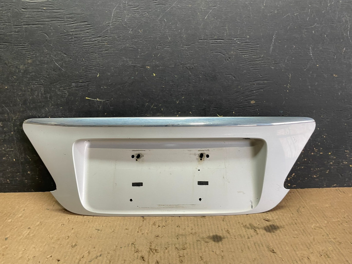 2007 2008 2009  Lexus ES350 Rear Trunk Molding License Plate Panel Oem Z5634 DG0