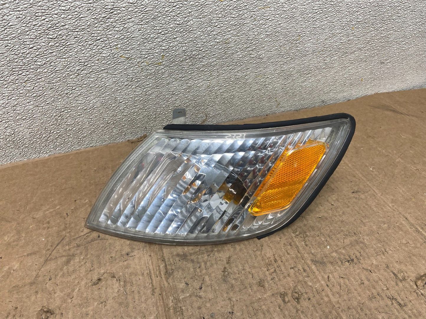 2000 to 2001 Lexus ES300 Left Driver LH Side Turn Signal OEM AA3423 DG0