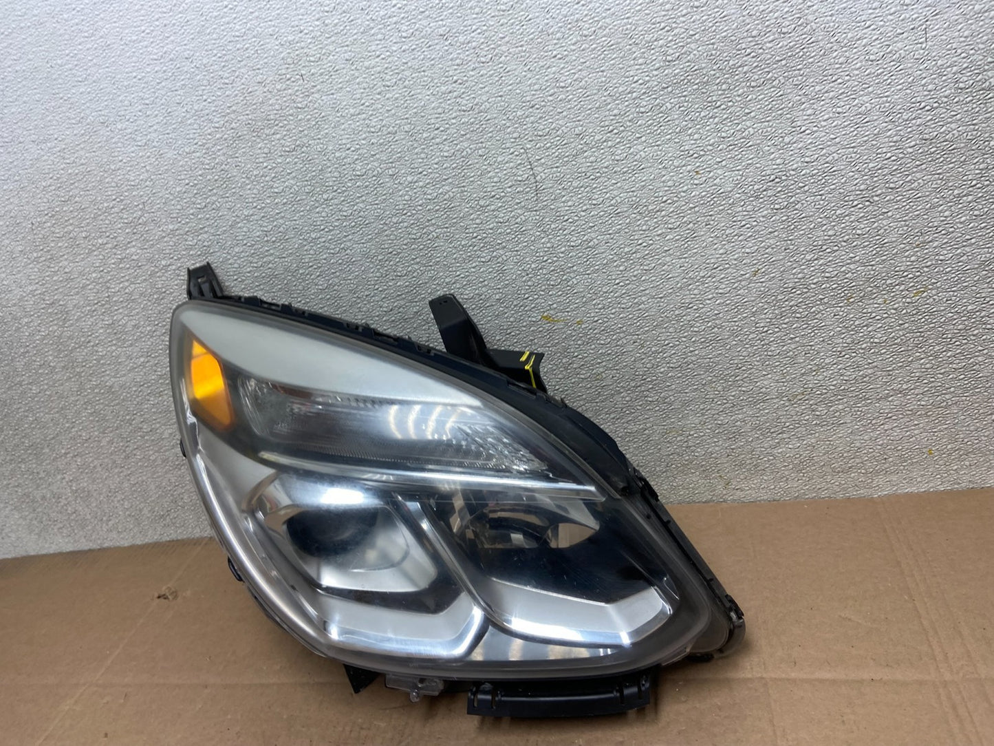 2016-2018 Chevrolet Equinox Right Passenger RH Halogen Headlight AD2458 DW1