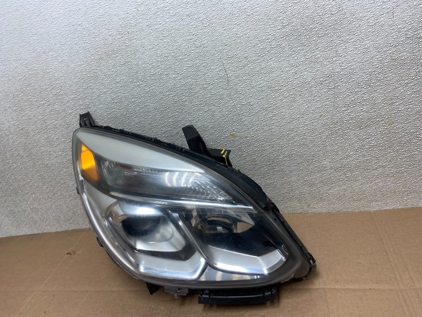2016-2018 Chevrolet Equinox Right Passenger RH Halogen Headlight AD2458 DW1