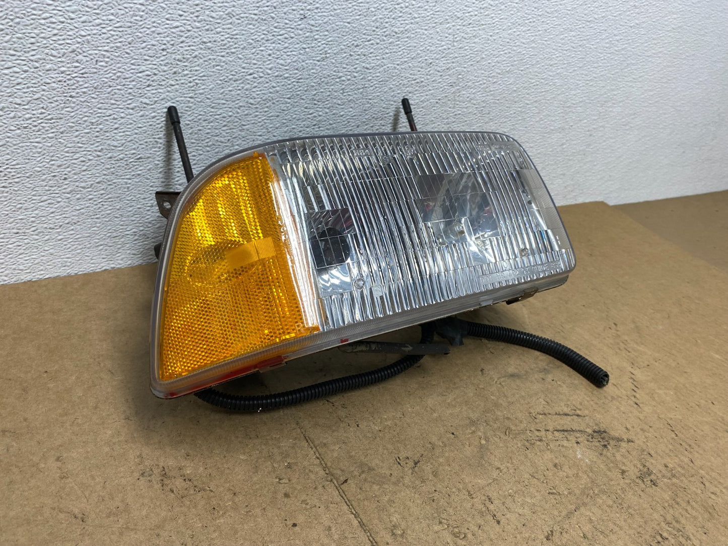 1994 to 1997 GMC Sonoma Right Passenger RH Halogen Headlight AC3615 DG2