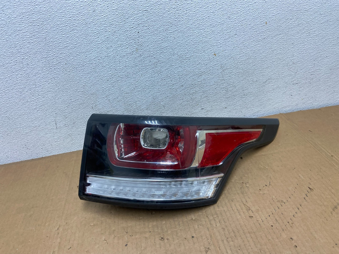 2014 - 2017 Land Rover Range Rover Sport Right Passenger Tail Light AD0974 DG0