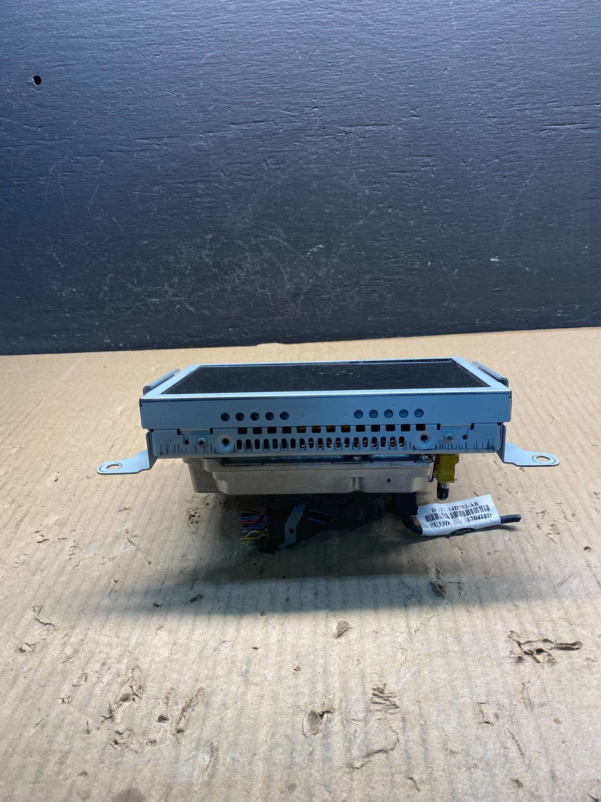 2016 to 2019 Ford Taurus Radio Information Display Screen Monitor AC2429 DG2