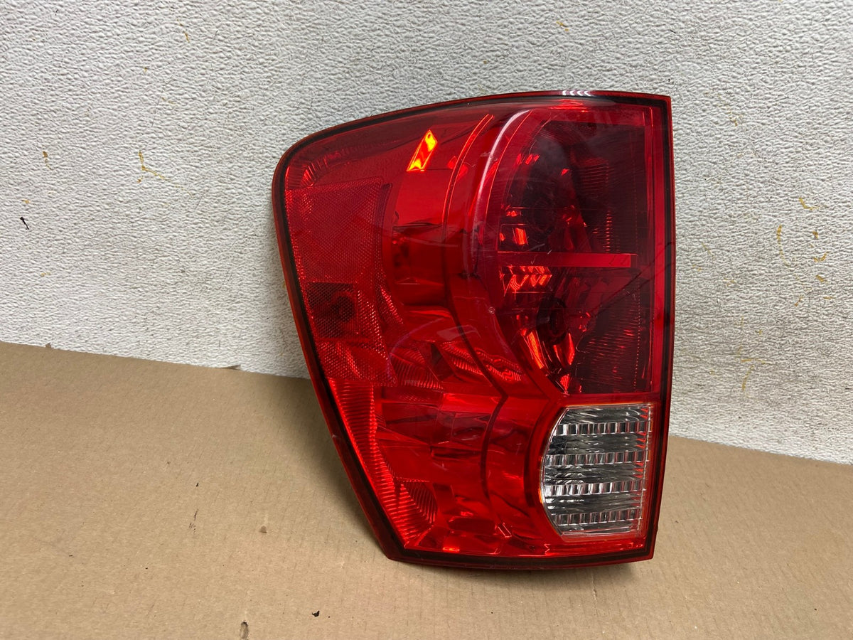 2006-2009 Pontiac Torrent Left Driver LH Side Tail Light AH4364 LK0