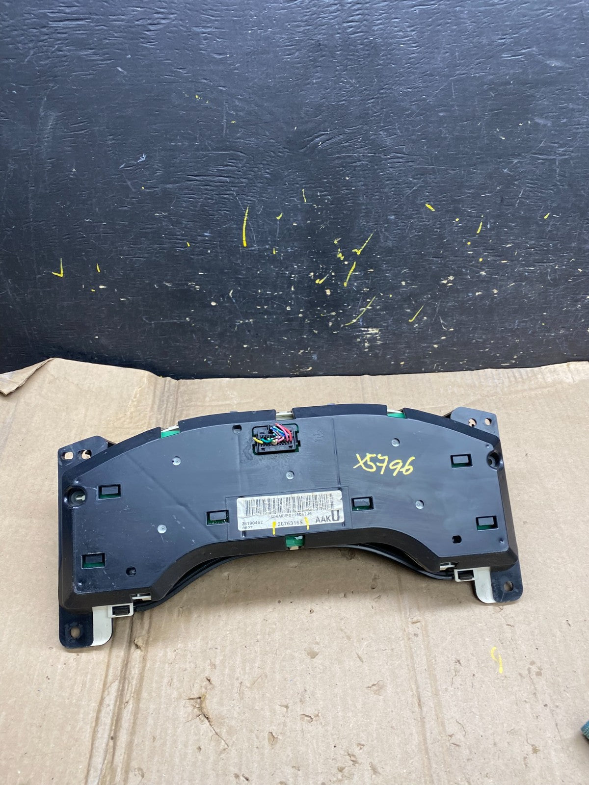 2010 - 2011  Chevrolet Express 2500 3500 Speedometer Cluster Gauge OEM X5796 DG4