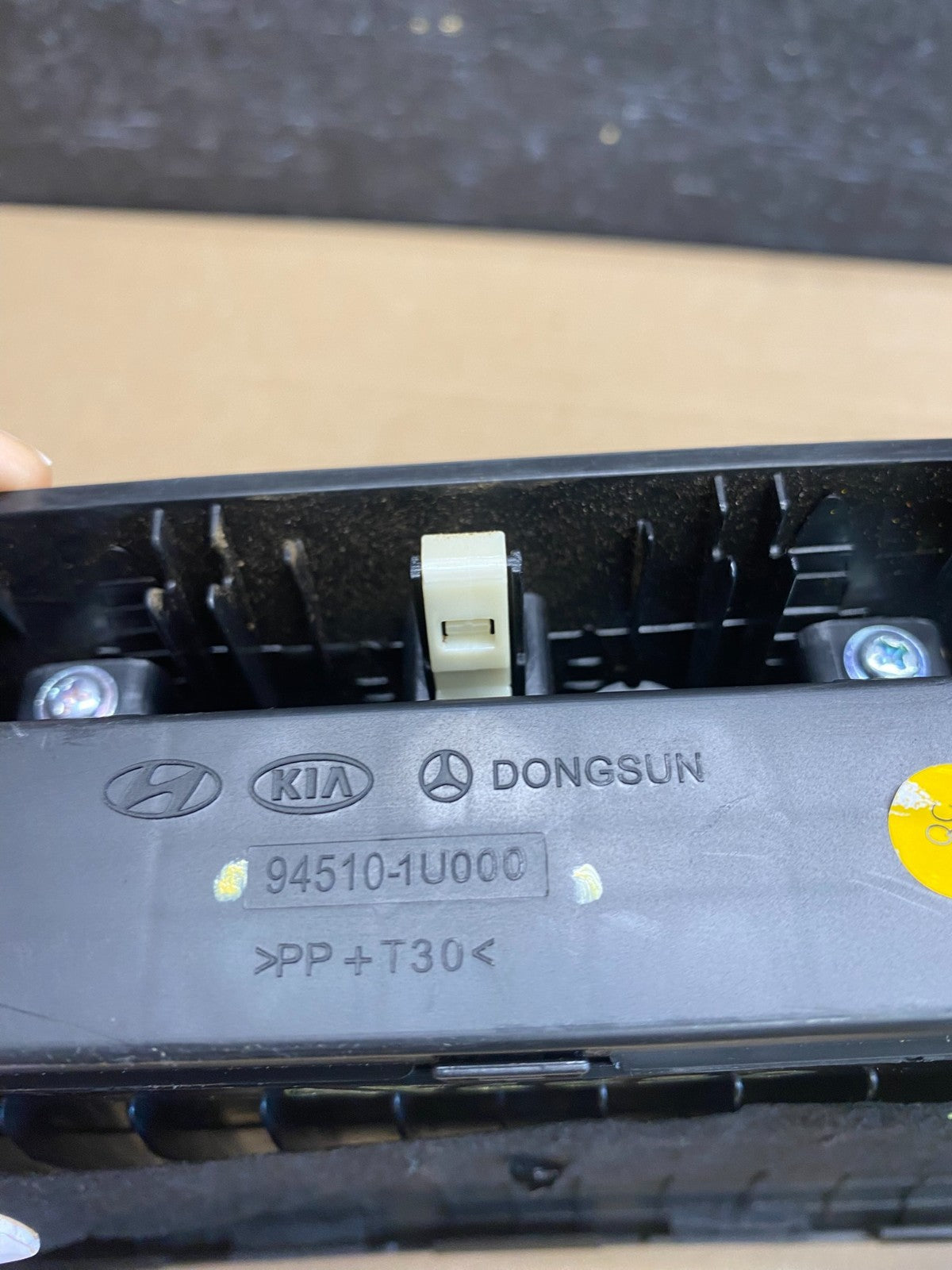 2011 to 2013 Kia Sorento Center Radio Climate Control Clock Trim af6550 DG5