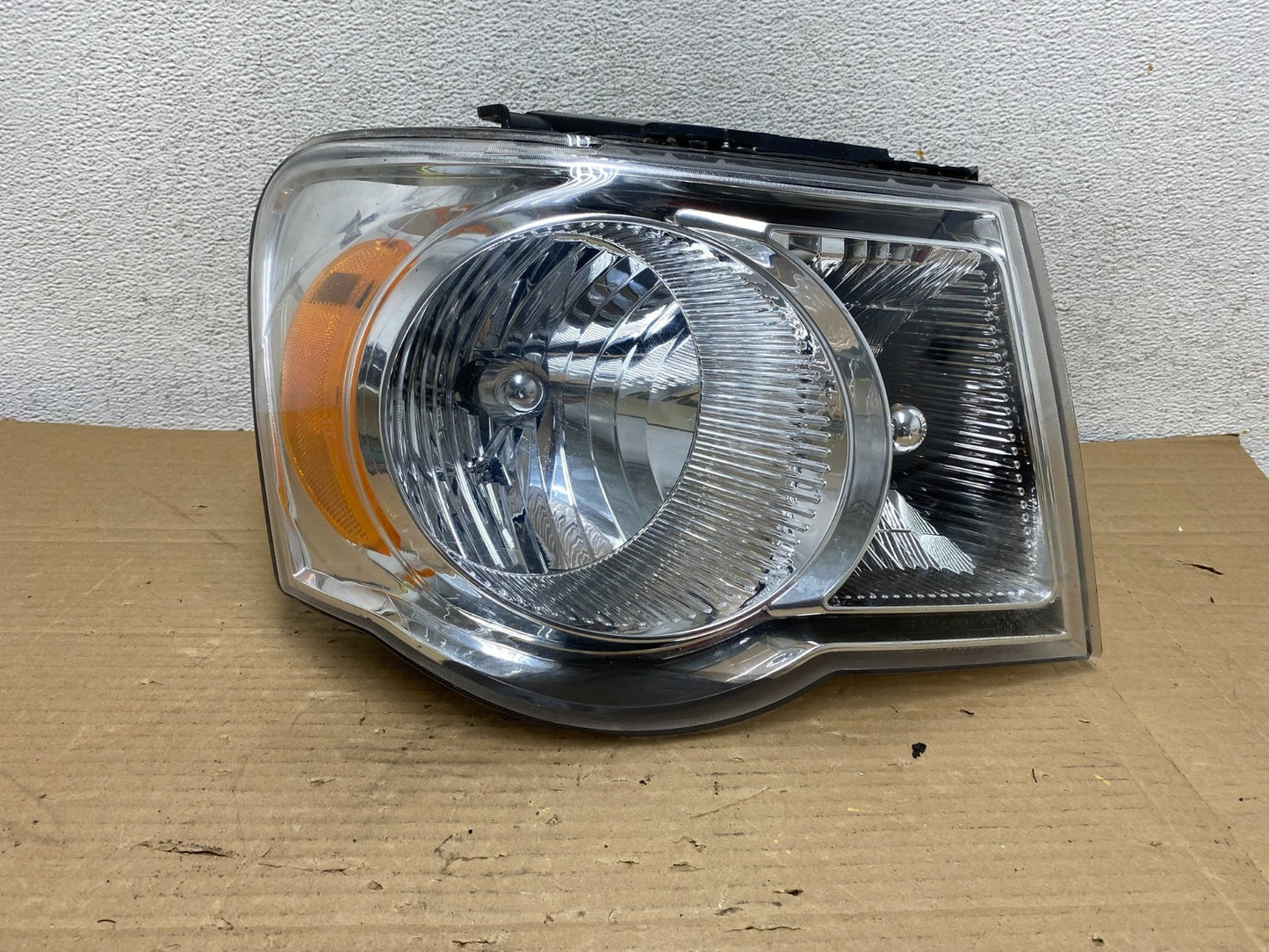 2007 2008 2009 Chrysler Aspen Right Passenger RH Halogen Headlight AG9016 DW0