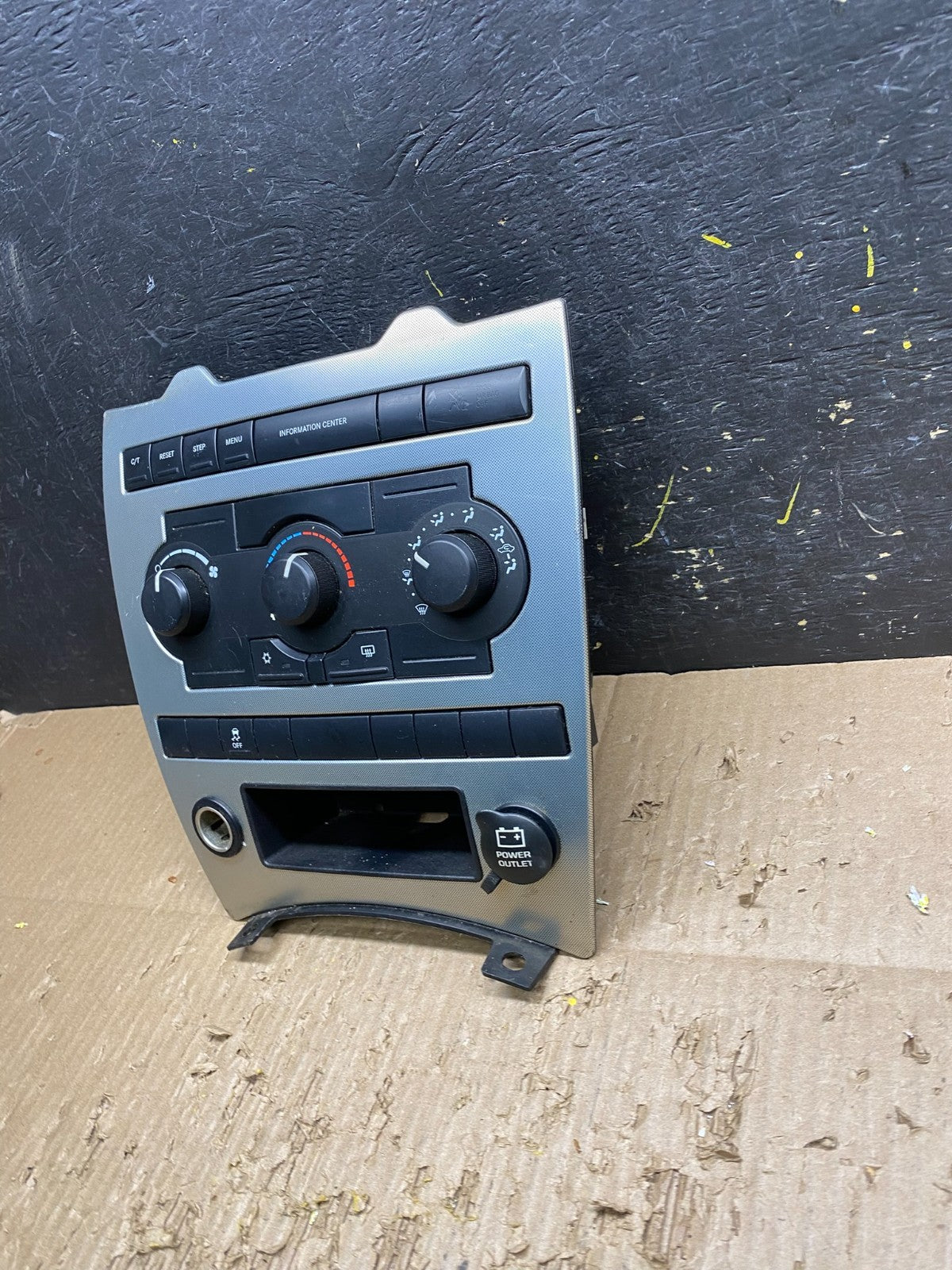 2005 2006 2007 Jeep Commander Grand Cherokee A/C Climate Control Bezel v7609 DG1
