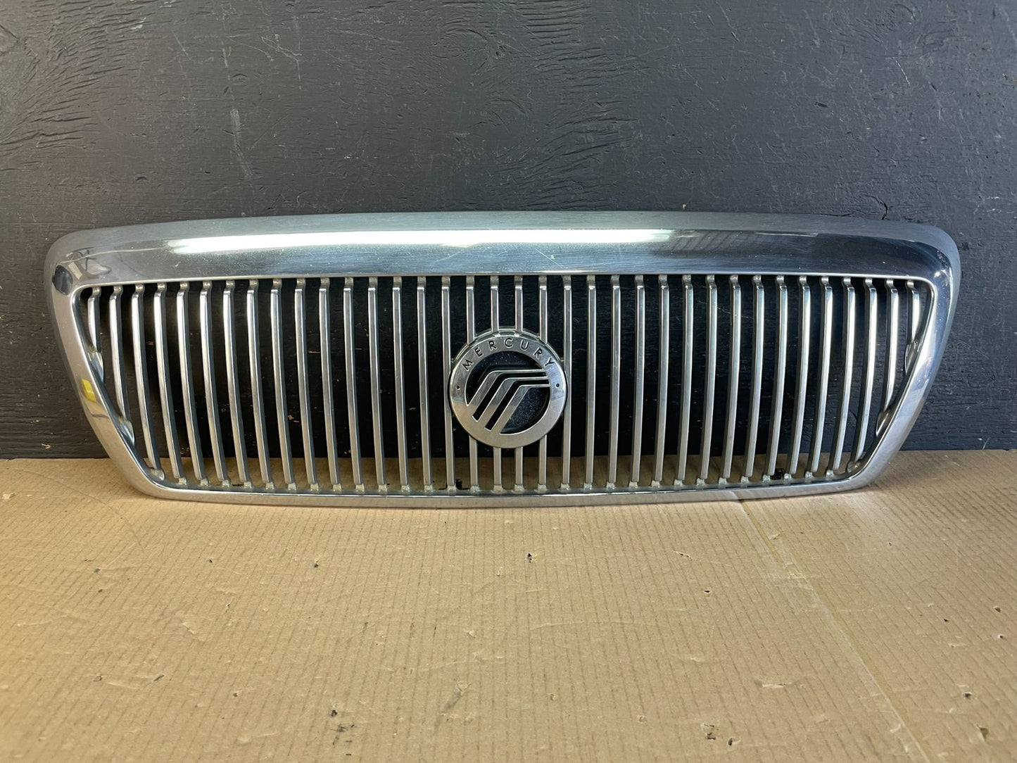 2003 - 2005 Mercury Grand Marquis Front Upper Grill Grille AE3724 DG0